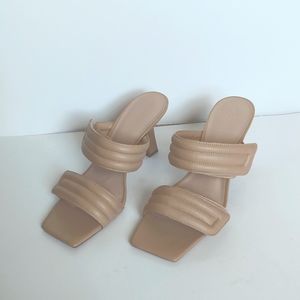 Women nude sandals Abound